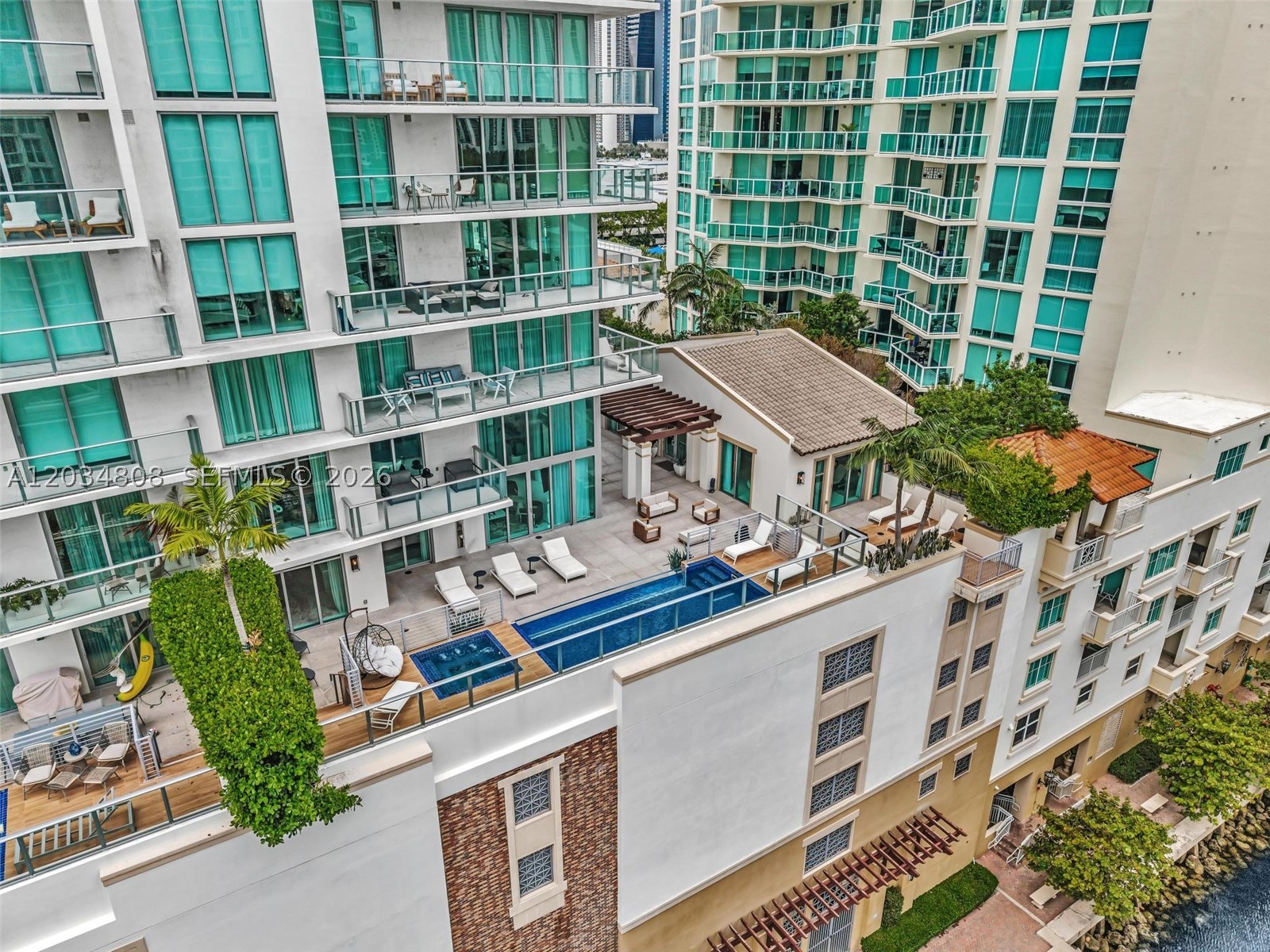 PARQUE TOWERS CONDO - Residential