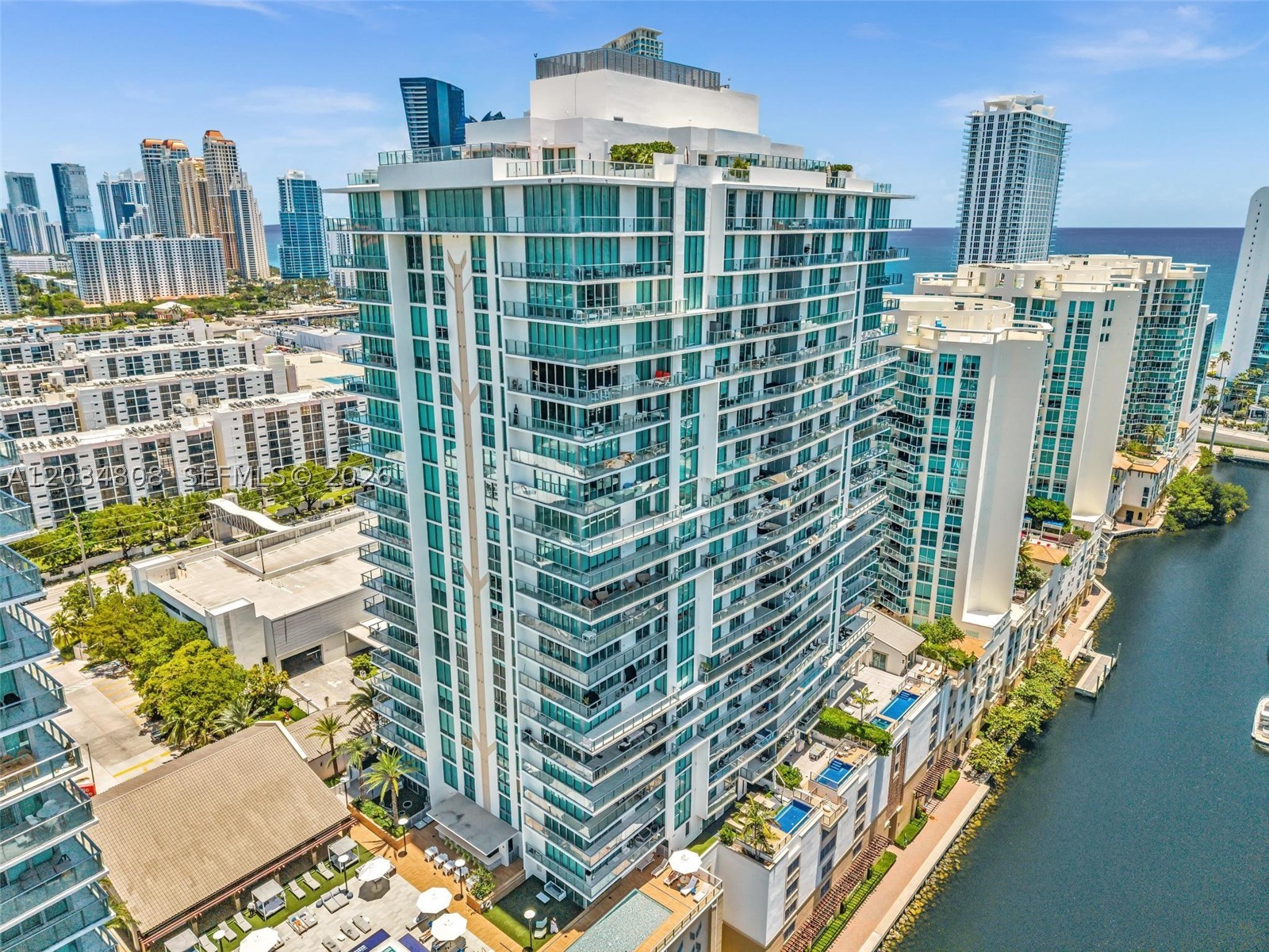 PARQUE TOWERS CONDO - Residential