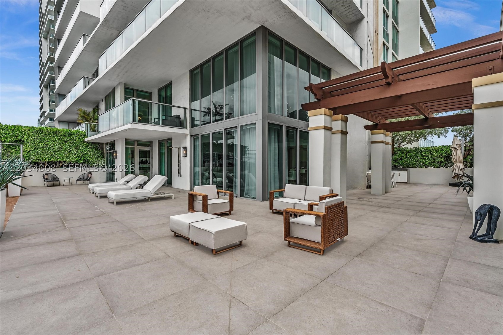 PARQUE TOWERS CONDO - Residential