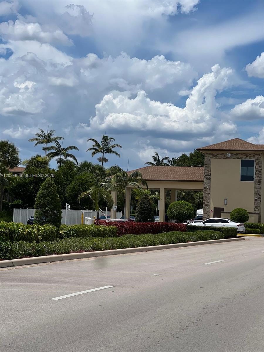 CAMBRIDGE AT CENTURY VILL - Residential
