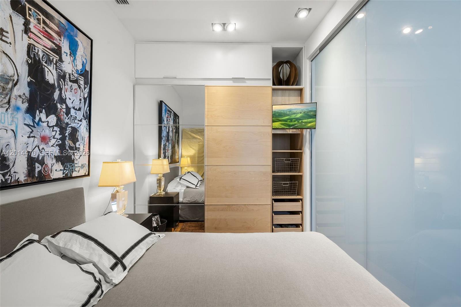 THE MERIDIAN CONDO - Residential