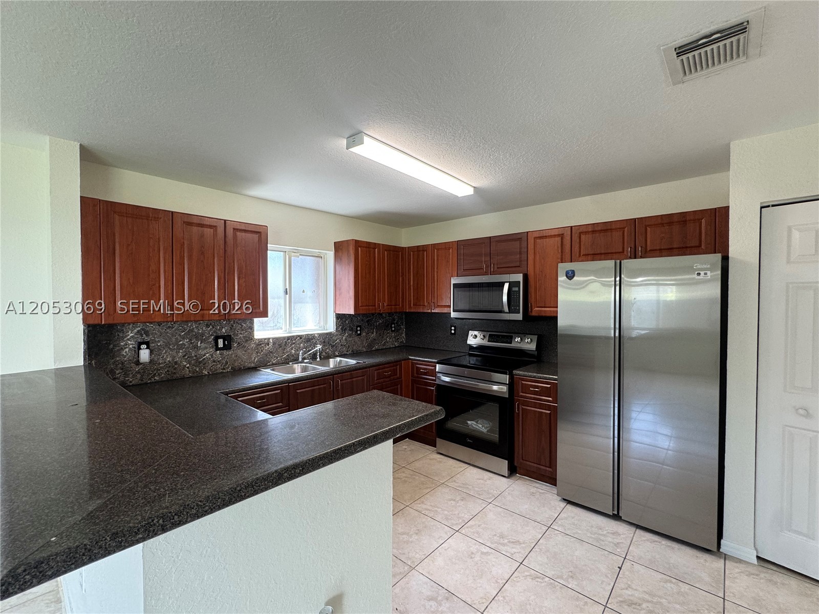 CHRISTOPHER GARDENS - Residential Lease