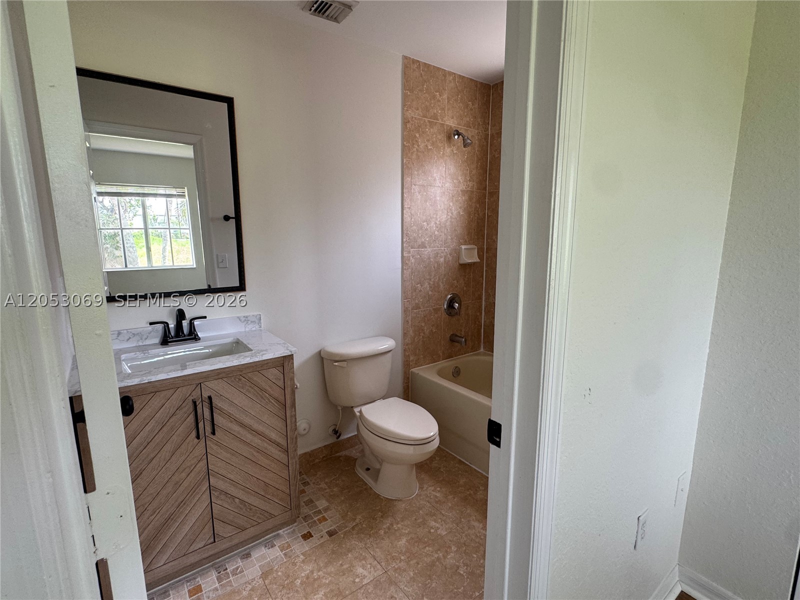CHRISTOPHER GARDENS - Residential Lease