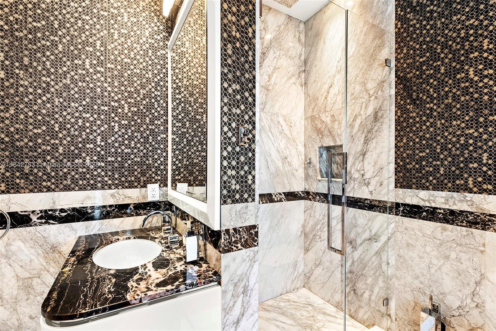 GOLDEN BEACH SEC E - Residential