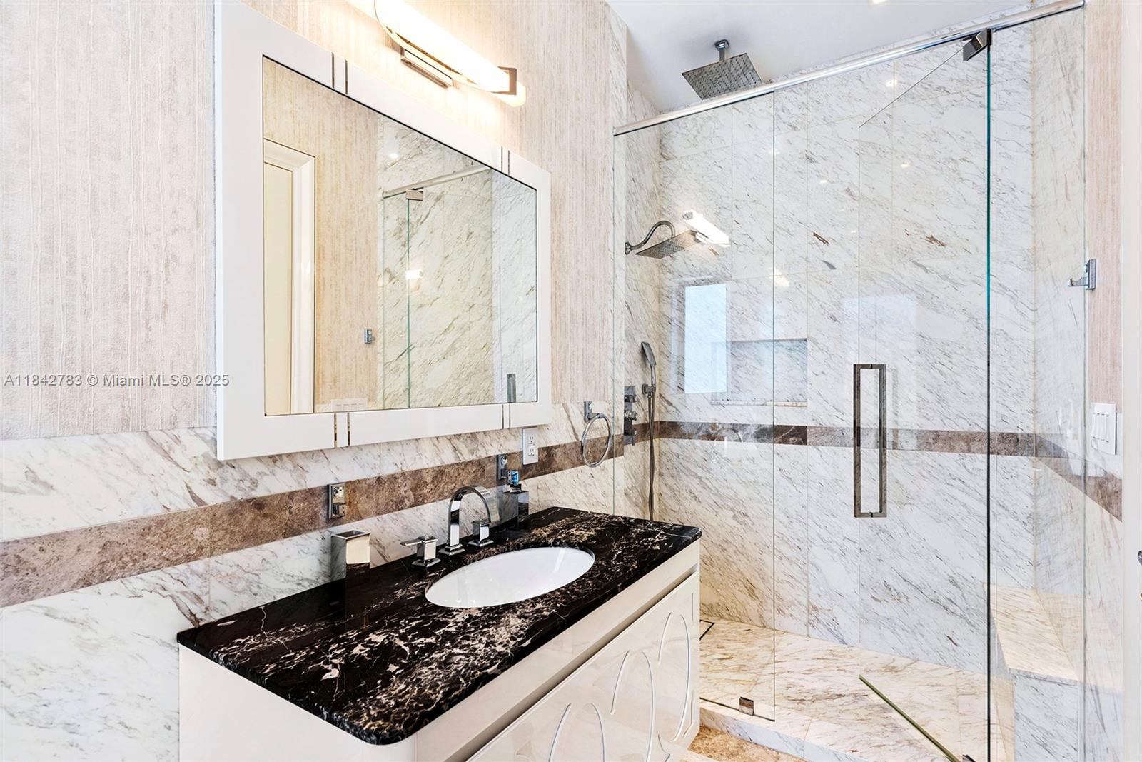 GOLDEN BEACH SEC E - Residential