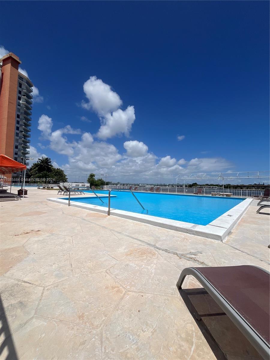 BUCKLEY TOWERS CONDO - WE - Residential