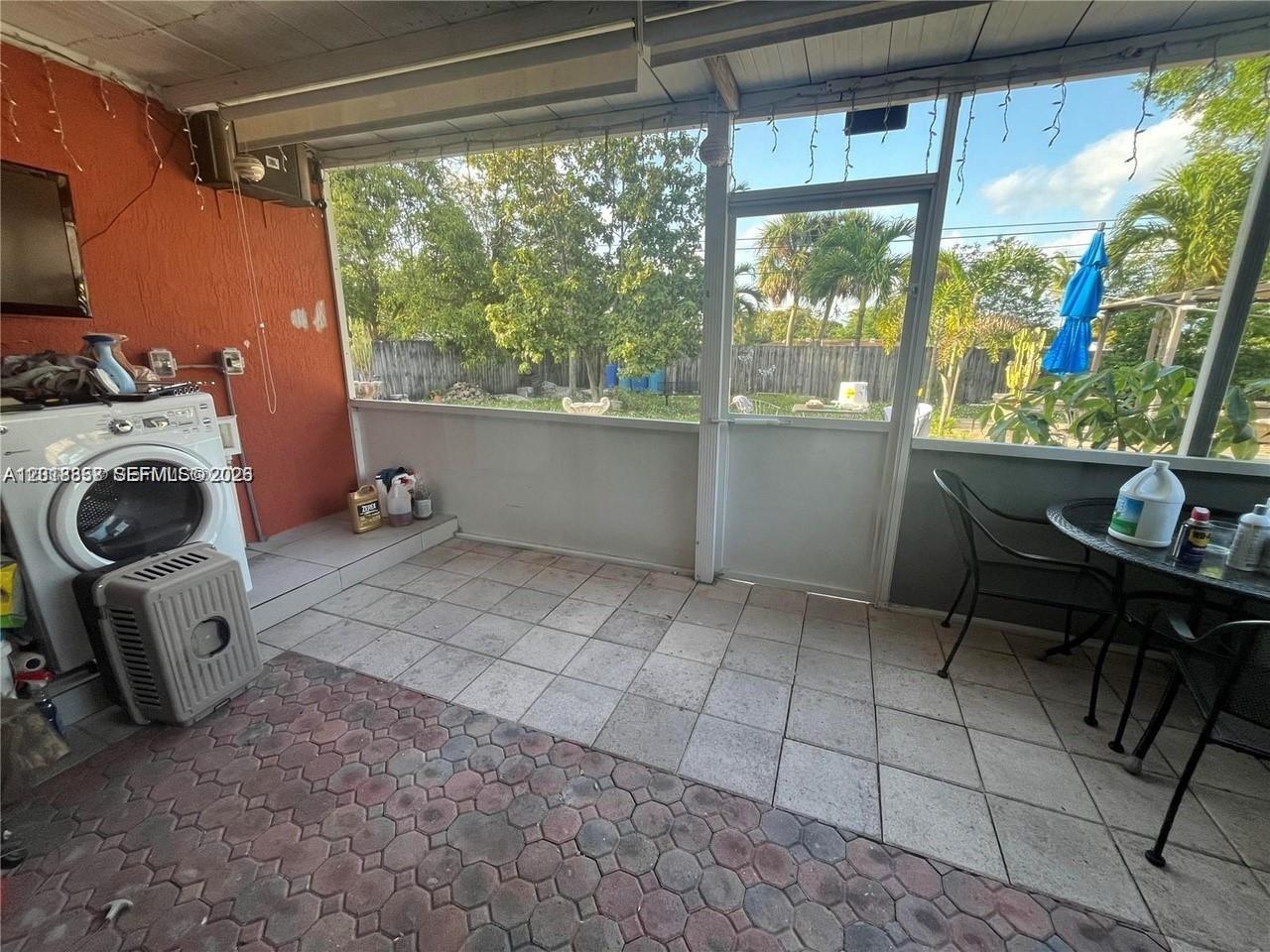 BREEZYWAY MANOR - Residential Lease