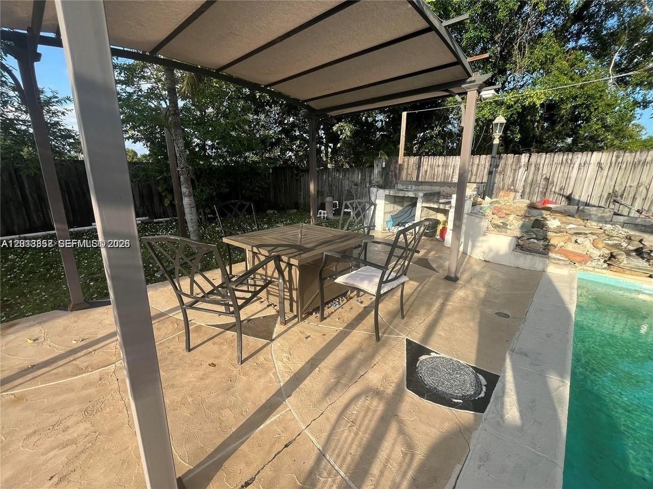 BREEZYWAY MANOR - Residential Lease