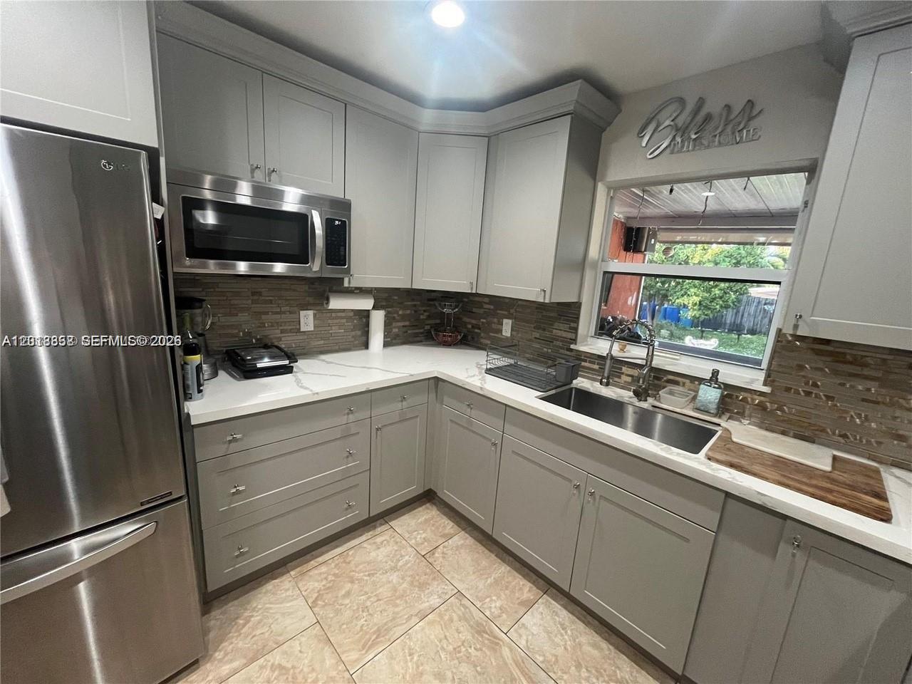 BREEZYWAY MANOR - Residential Lease