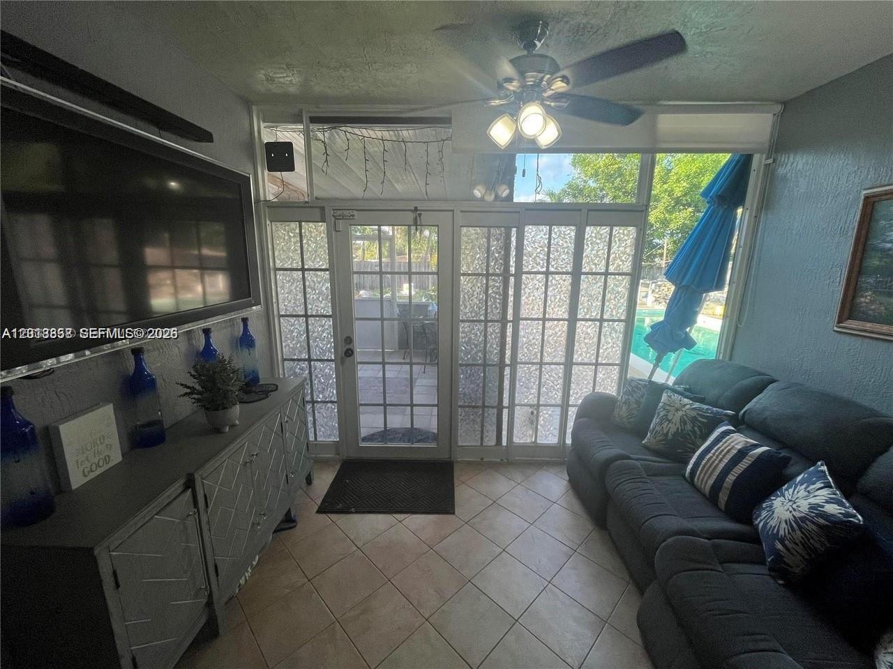 BREEZYWAY MANOR - Residential Lease