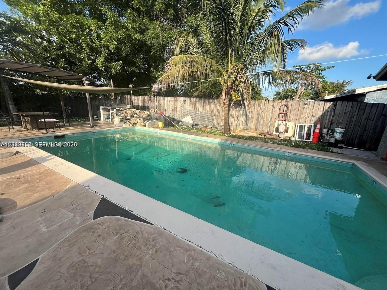 BREEZYWAY MANOR - Residential Lease