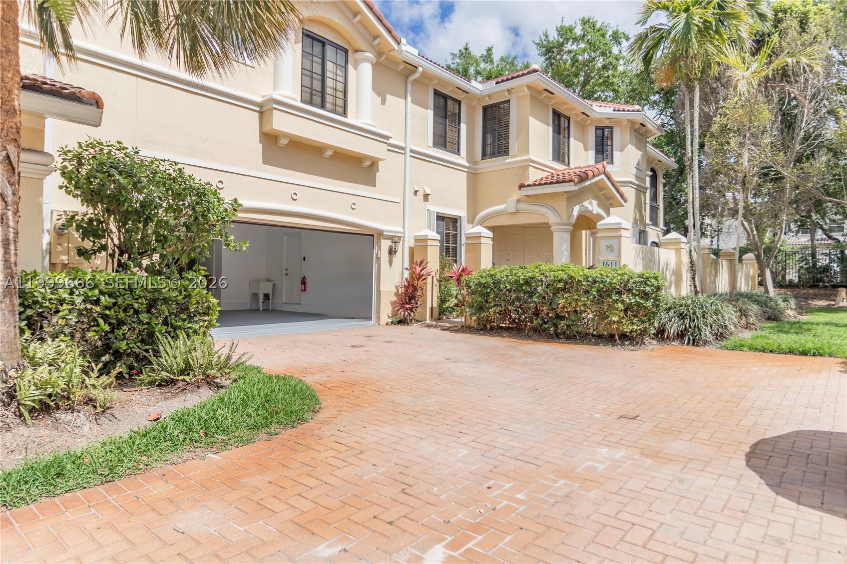 MARIPOSA POINTE AT WESTON - Residential