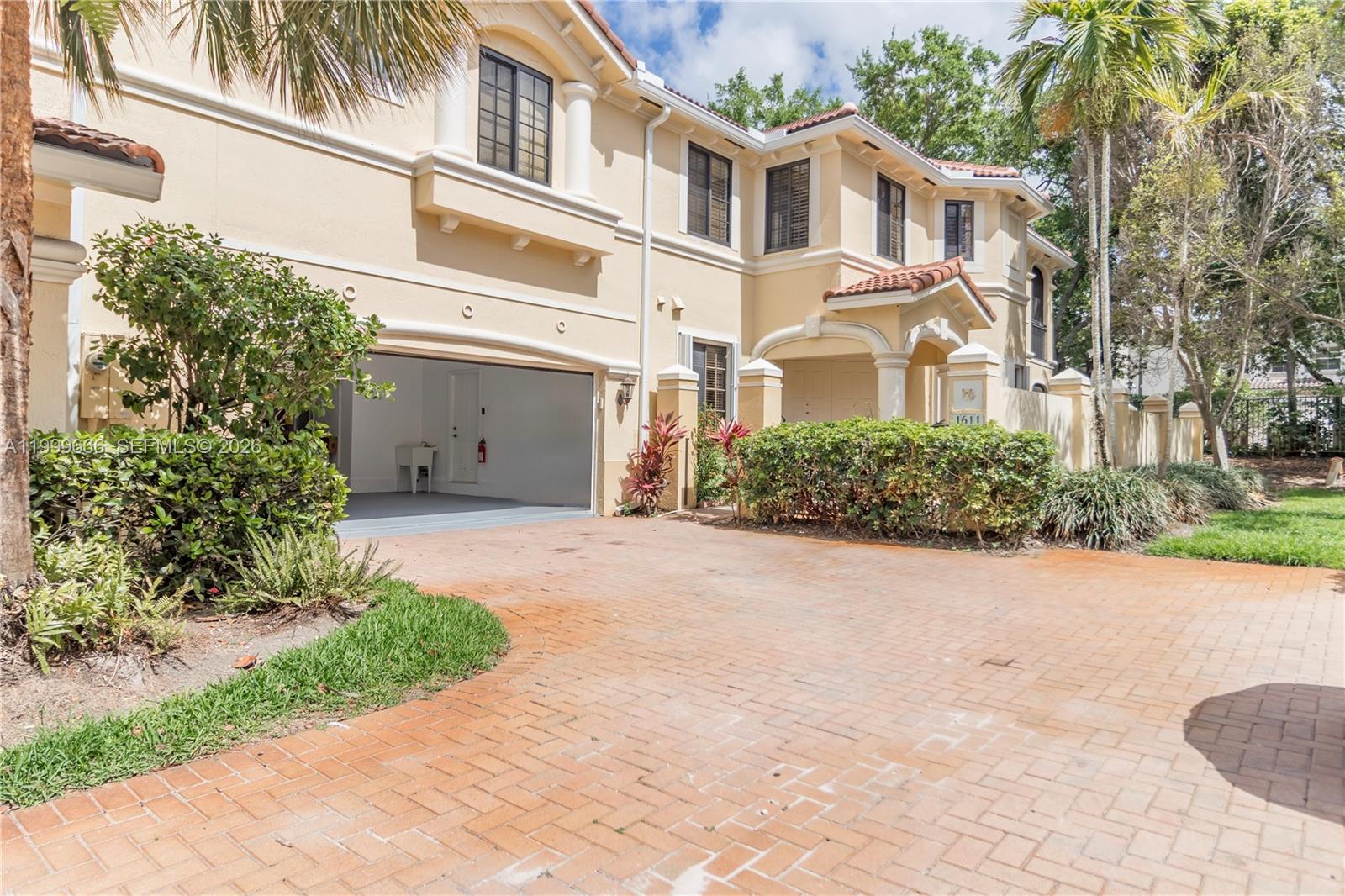 MARIPOSA POINTE AT WESTON - Residential