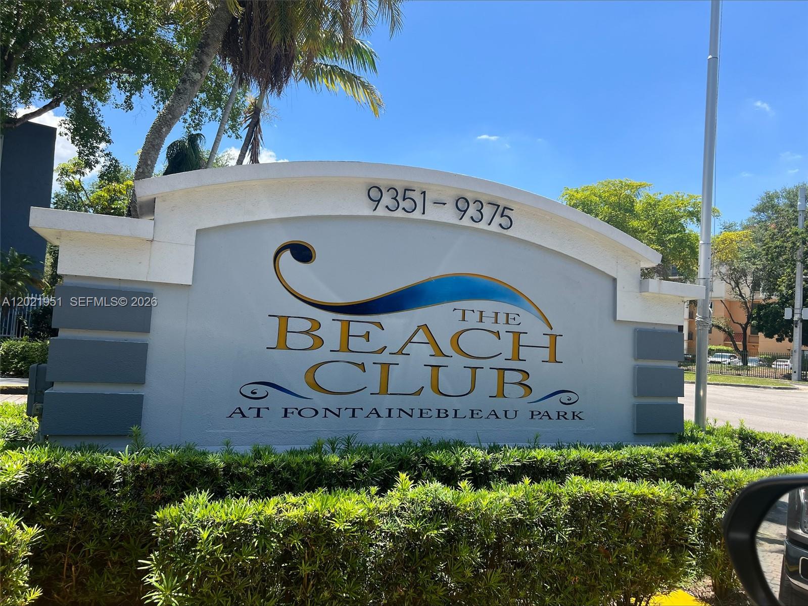 Welcome to the Beach Club at Fontainebleau. 2  bedrooms and 2 baths unit with lake View . Nice community featuring: Gym, 3 pools, tennis court, racquetball court and kids playground. Easy access to all highways including 826 and 836. 5 minutes to MIA airport, Restaurants, Shopping, Entertainment, Supermarkets and more.