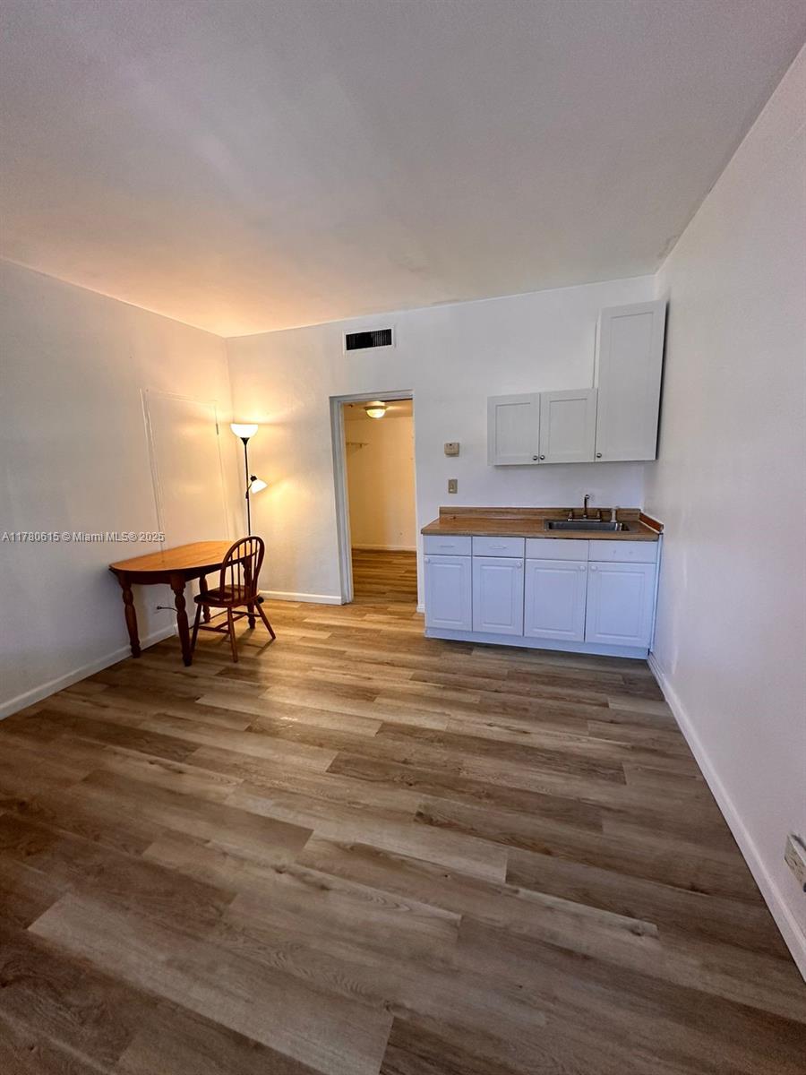 DIPLOMAT GOLF & RACQUET C - Residential