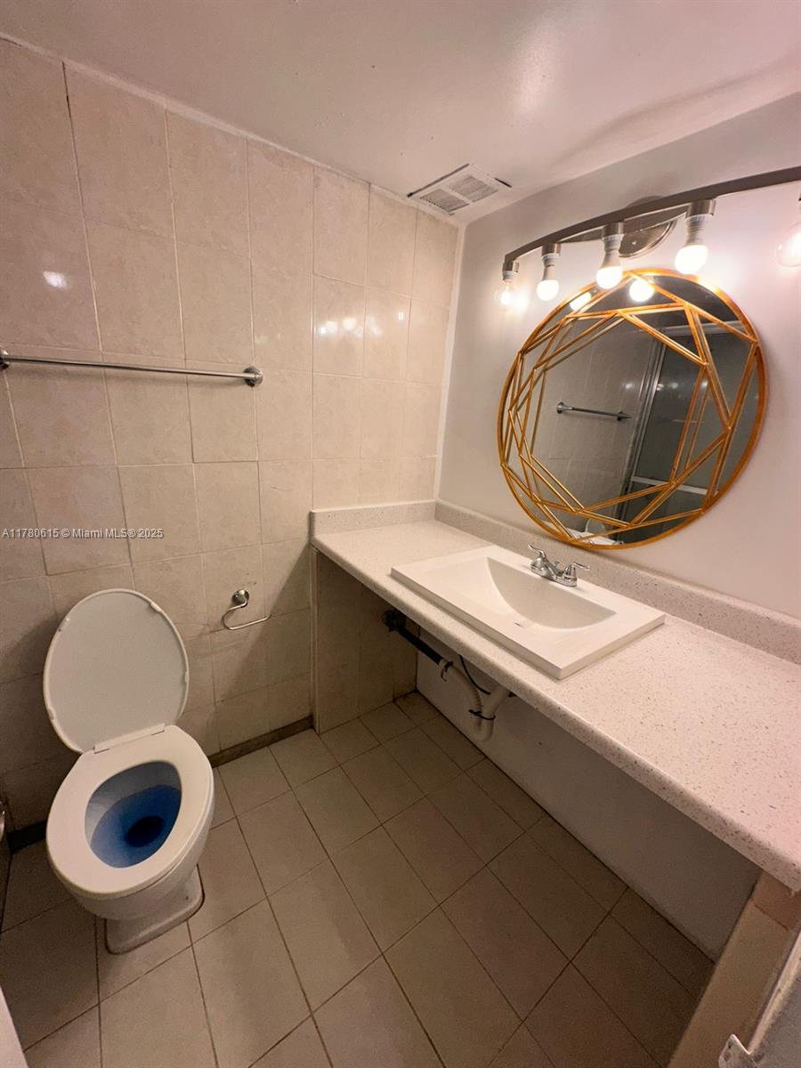 DIPLOMAT GOLF & RACQUET C - Residential