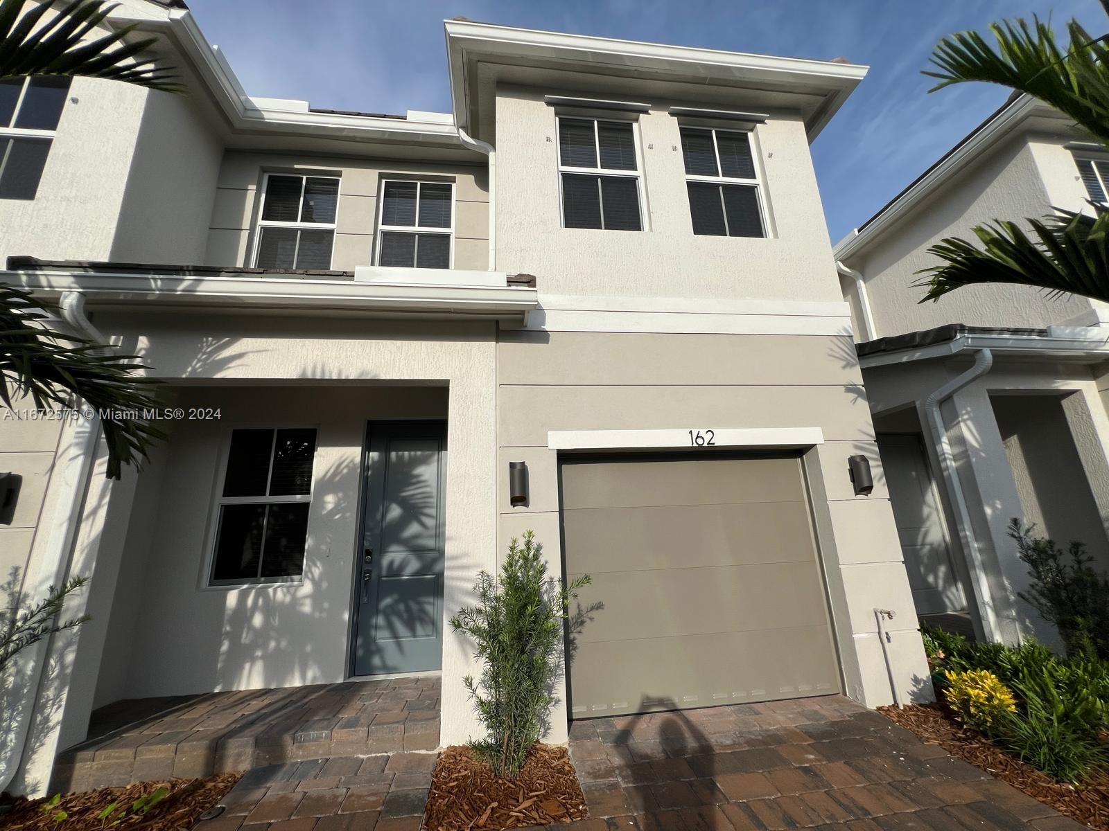 MERRICK SQUARE - Residential Lease