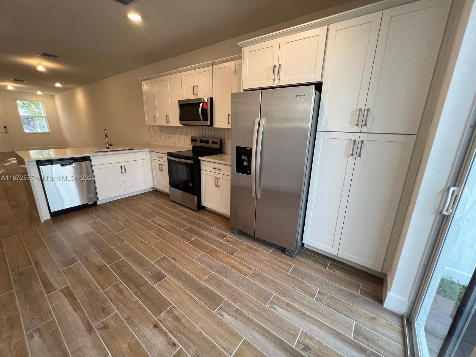 MERRICK SQUARE - Residential Lease