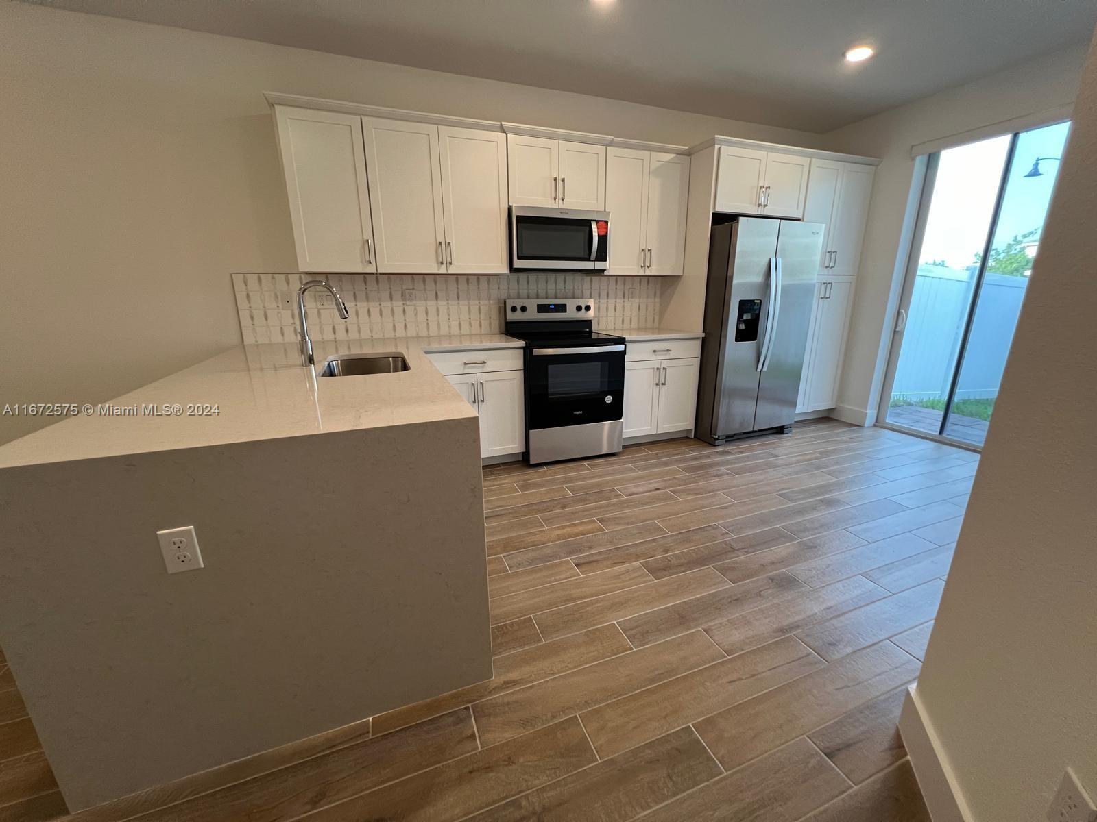 MERRICK SQUARE - Residential Lease