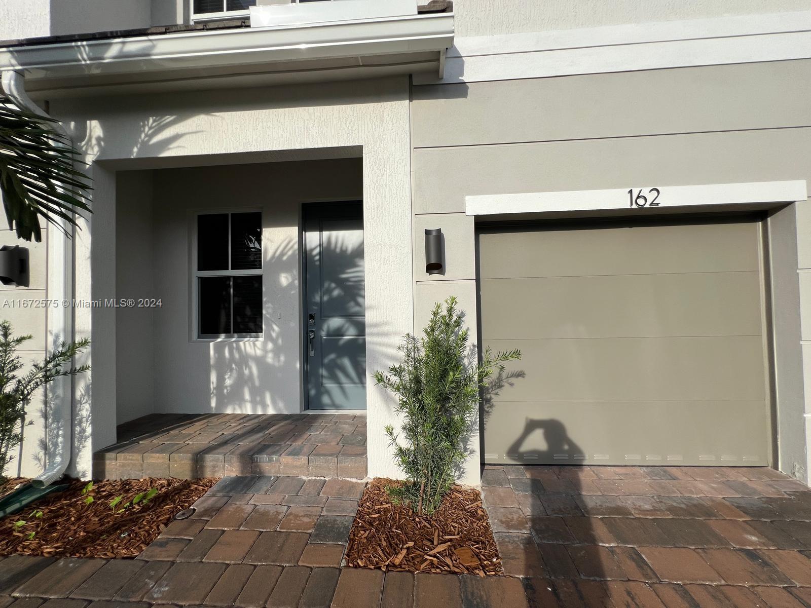 MERRICK SQUARE - Residential Lease