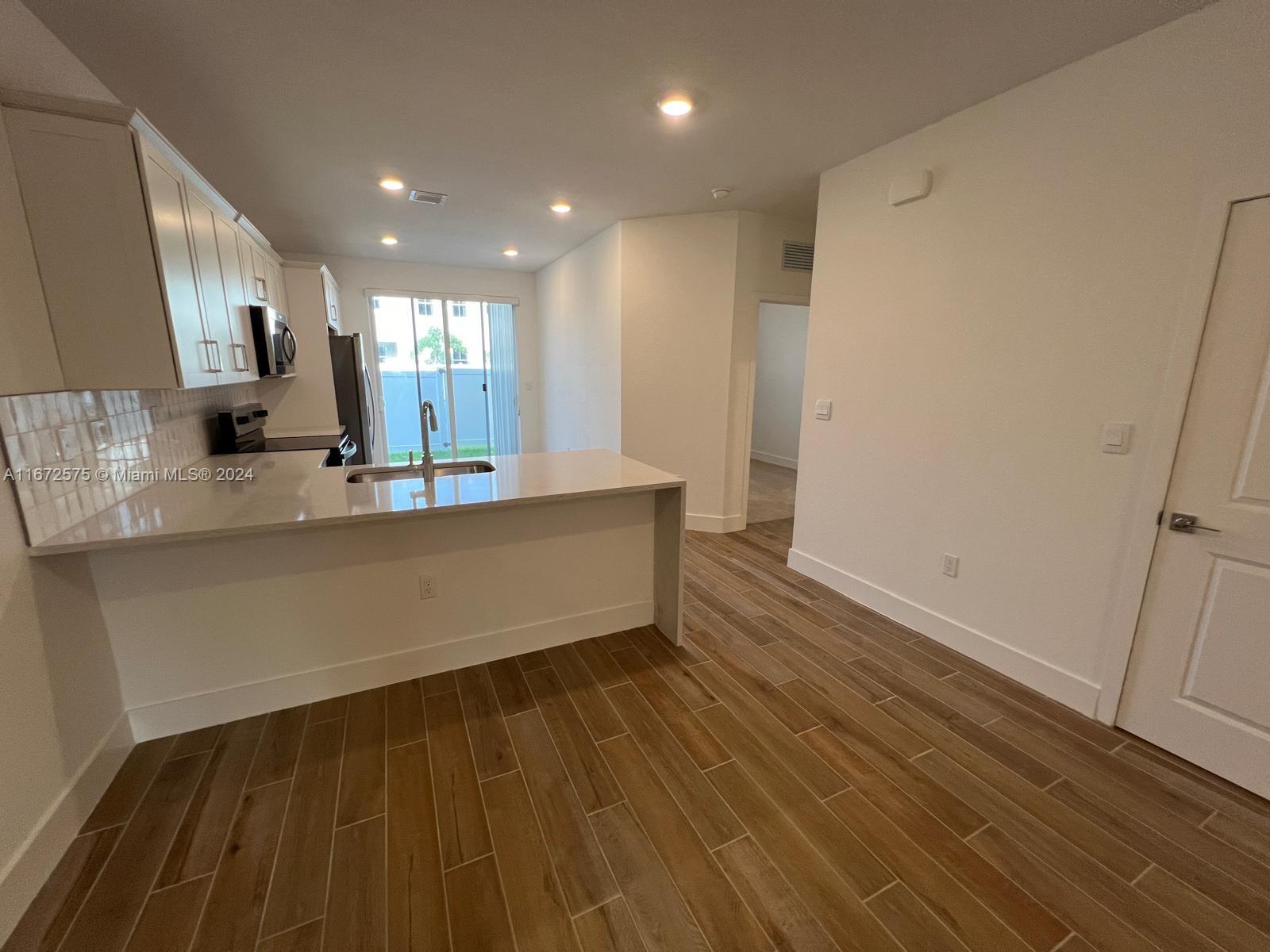 MERRICK SQUARE - Residential Lease