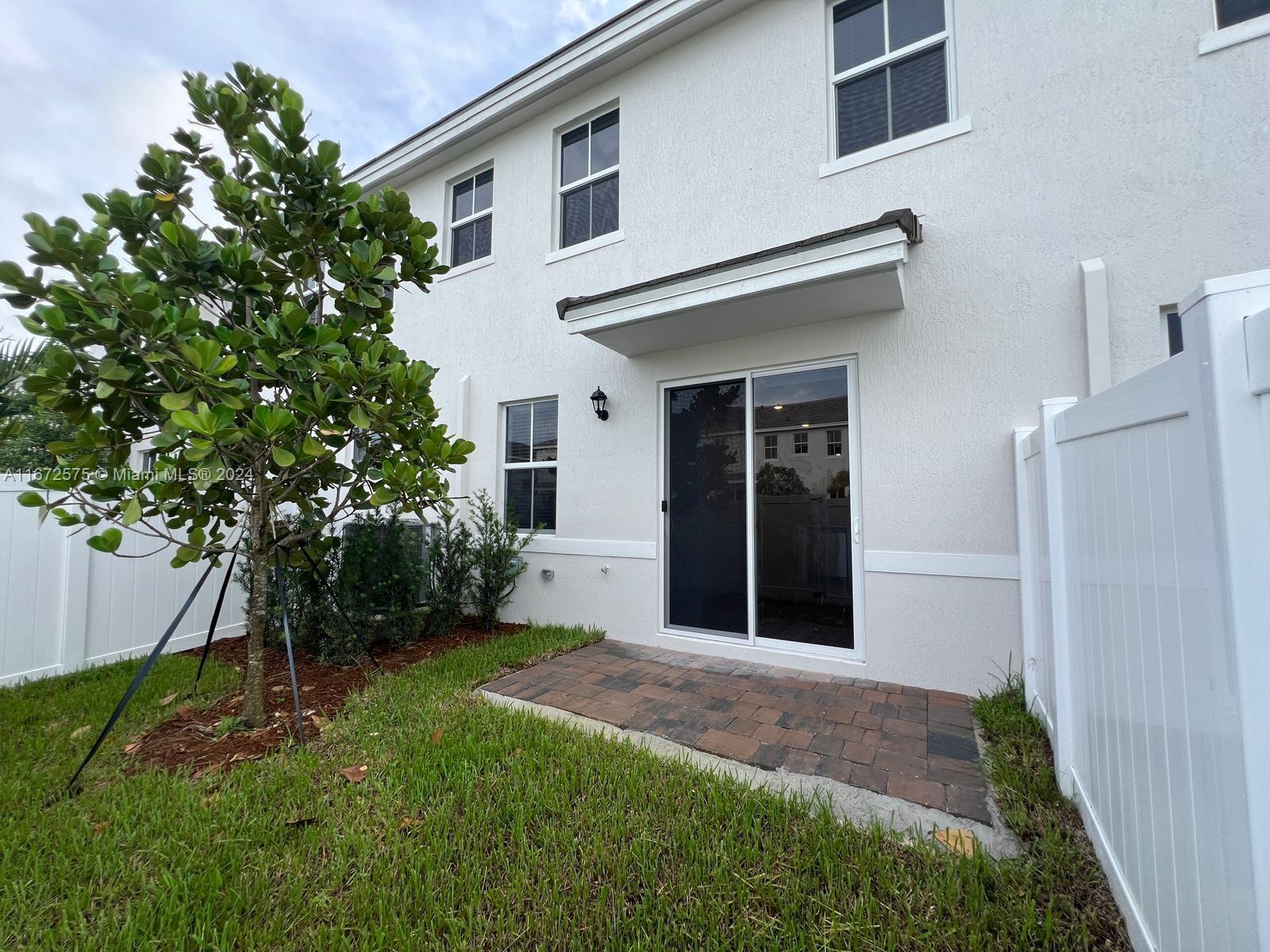 MERRICK SQUARE - Residential Lease