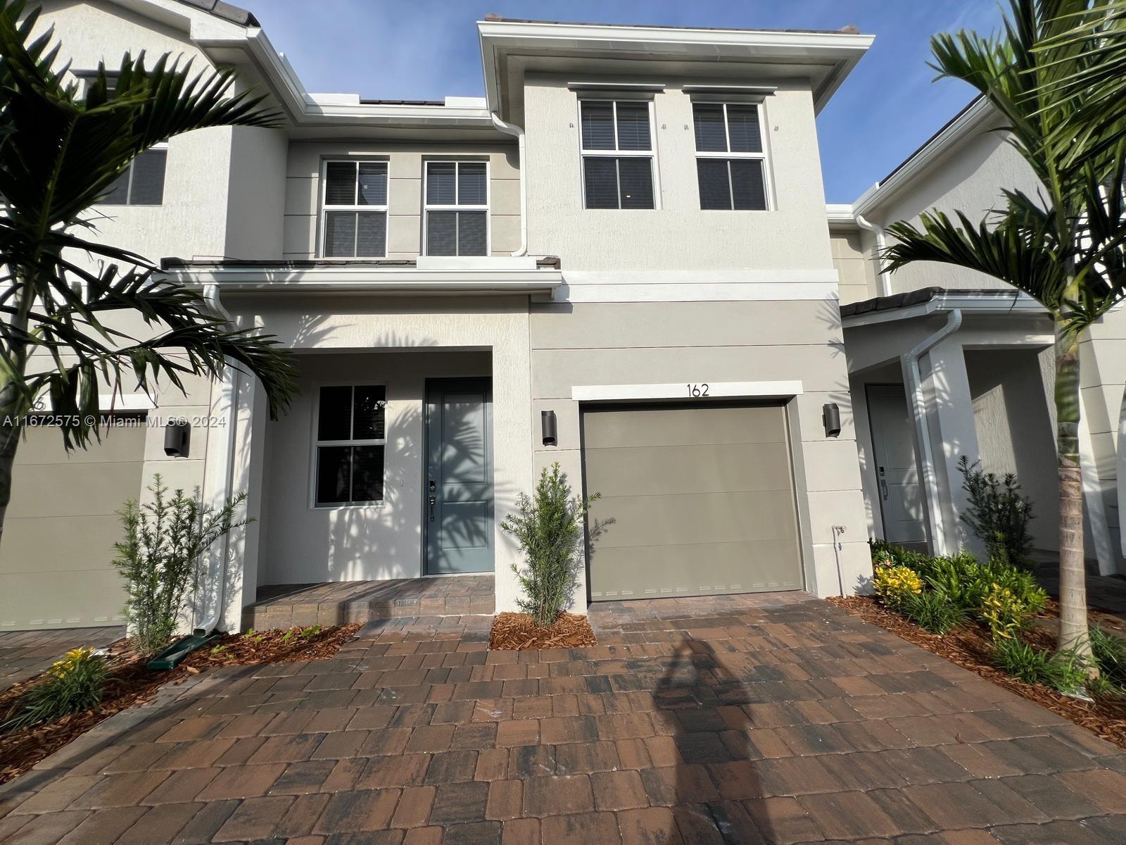 MERRICK SQUARE - Residential Lease