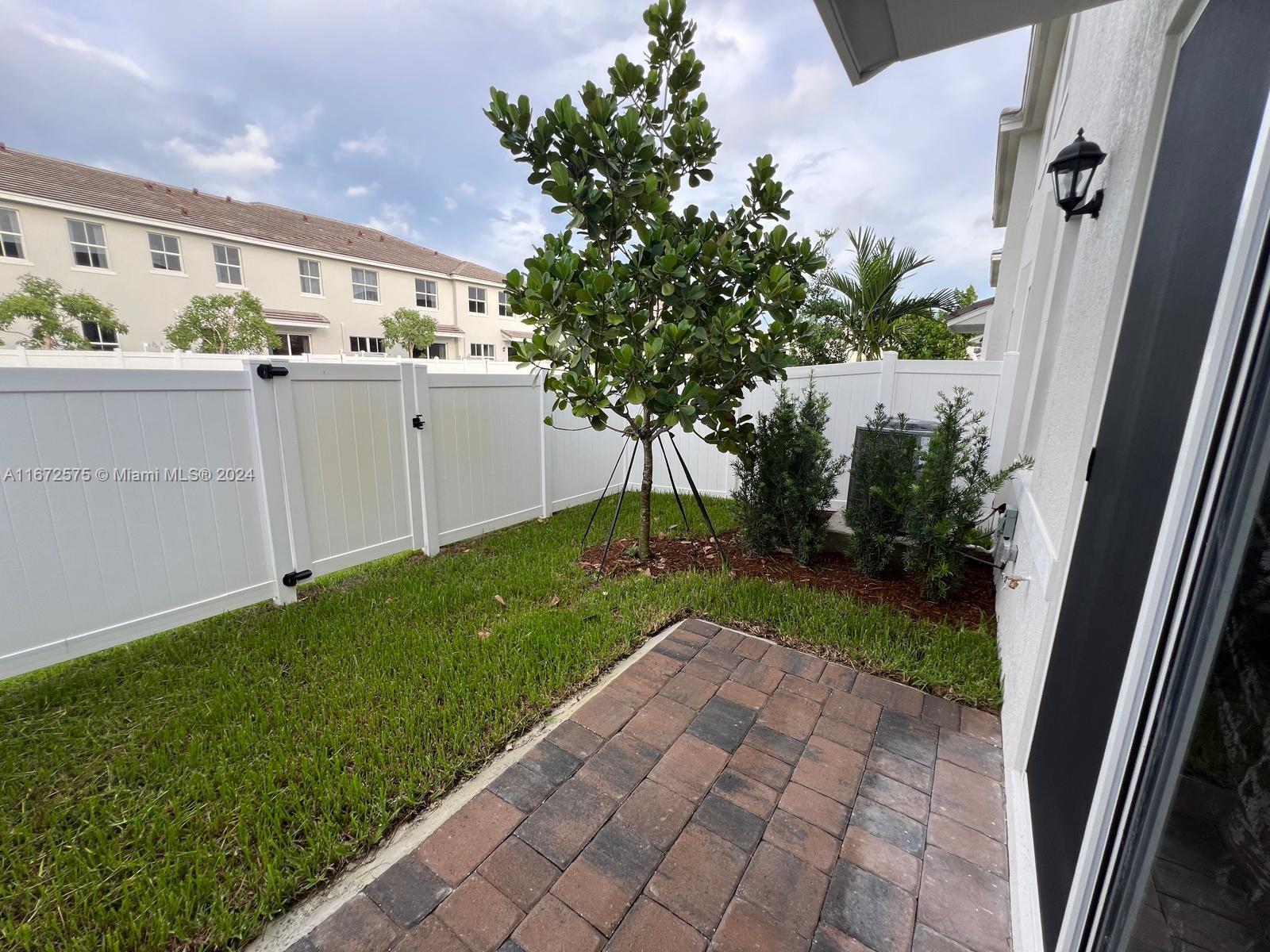 MERRICK SQUARE - Residential Lease