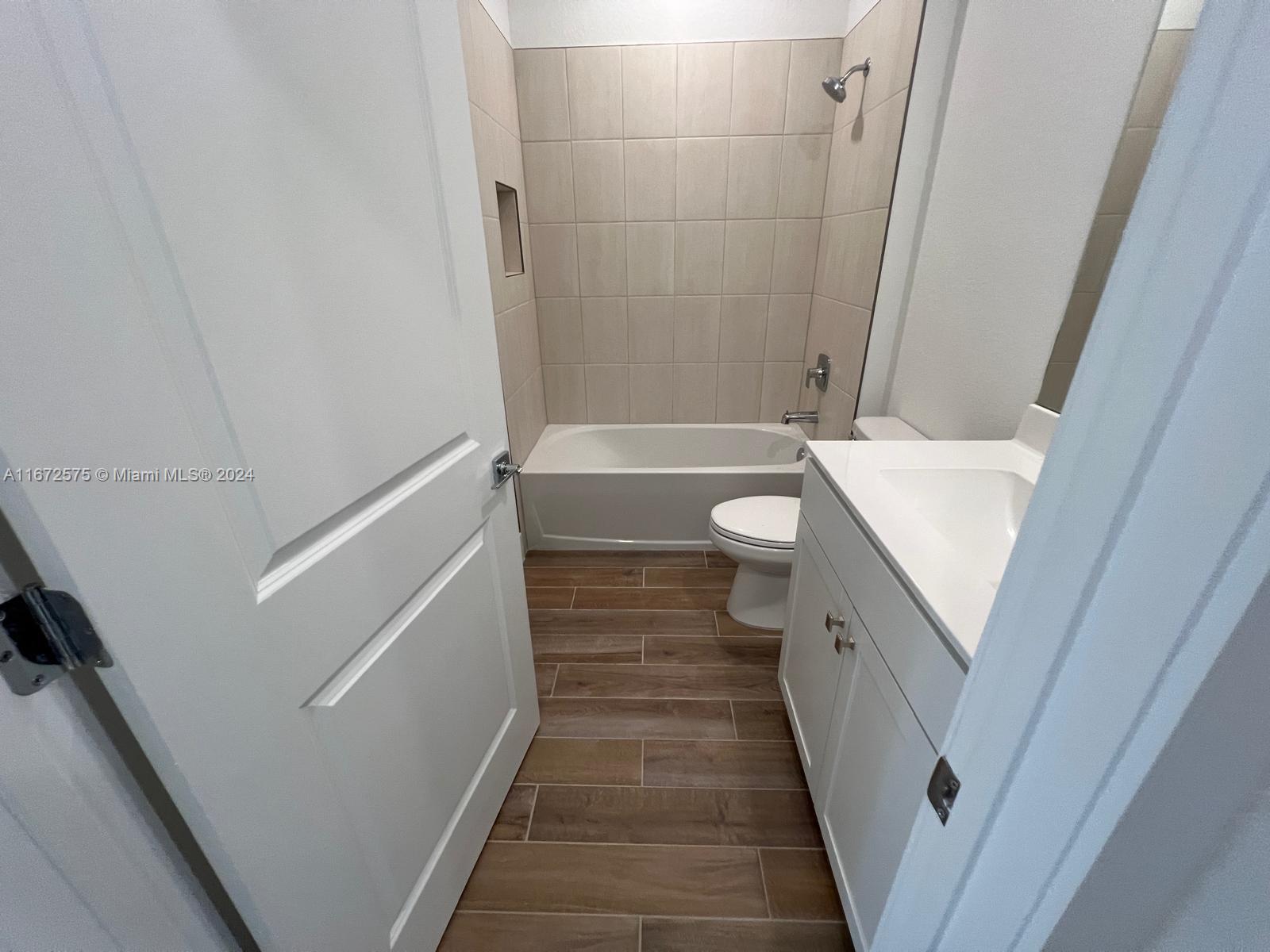 MERRICK SQUARE - Residential Lease