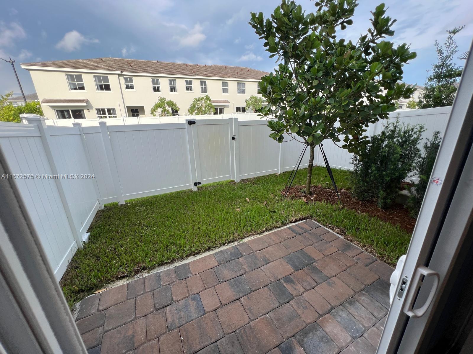MERRICK SQUARE - Residential Lease
