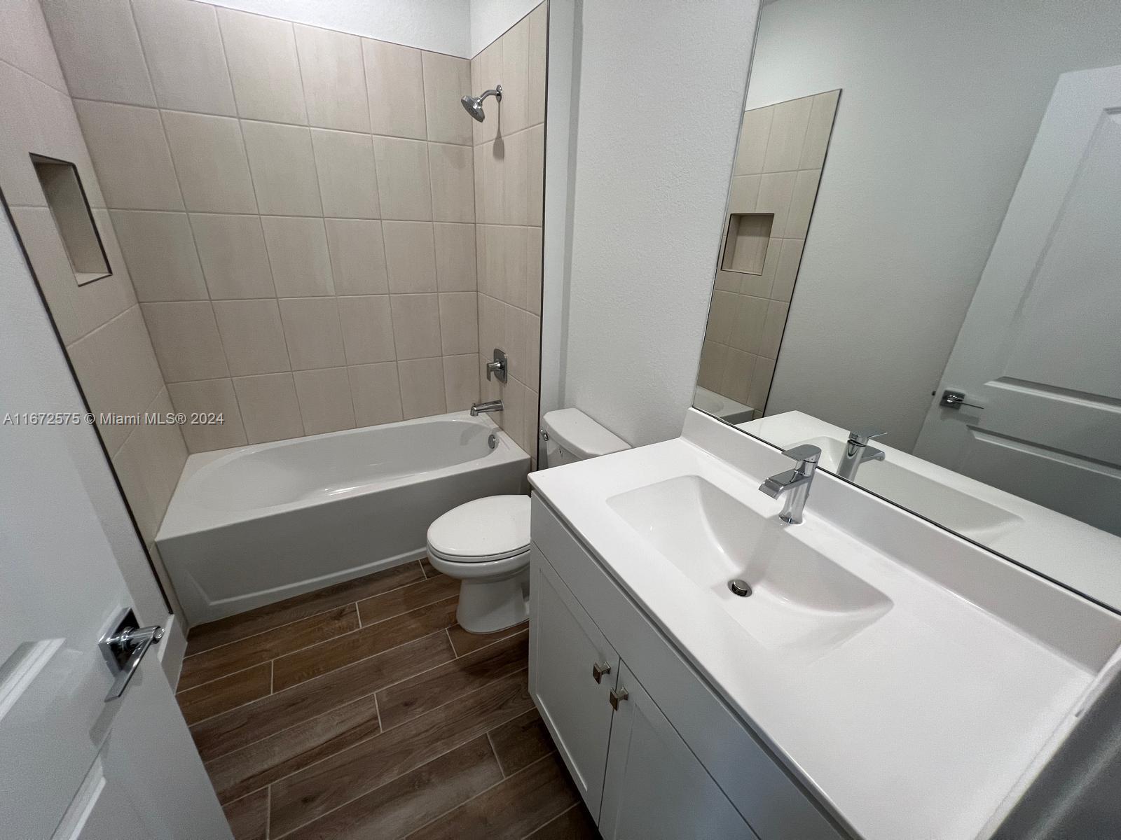 MERRICK SQUARE - Residential Lease