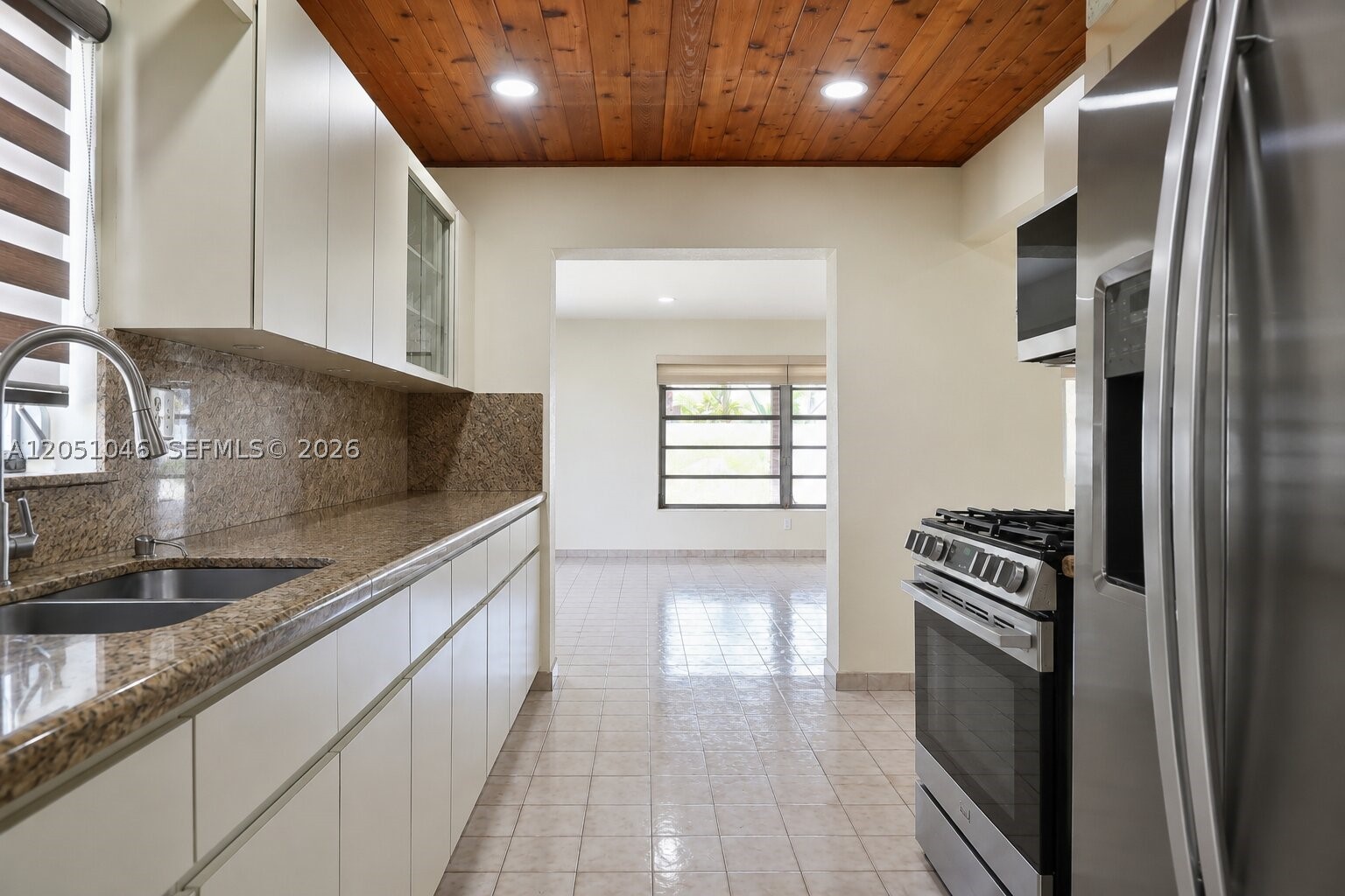 ROYALE GREEN SEC 3 - Residential