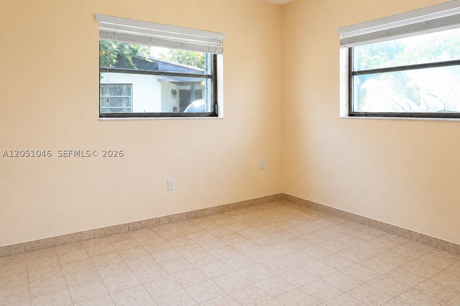 ROYALE GREEN SEC 3 - Residential