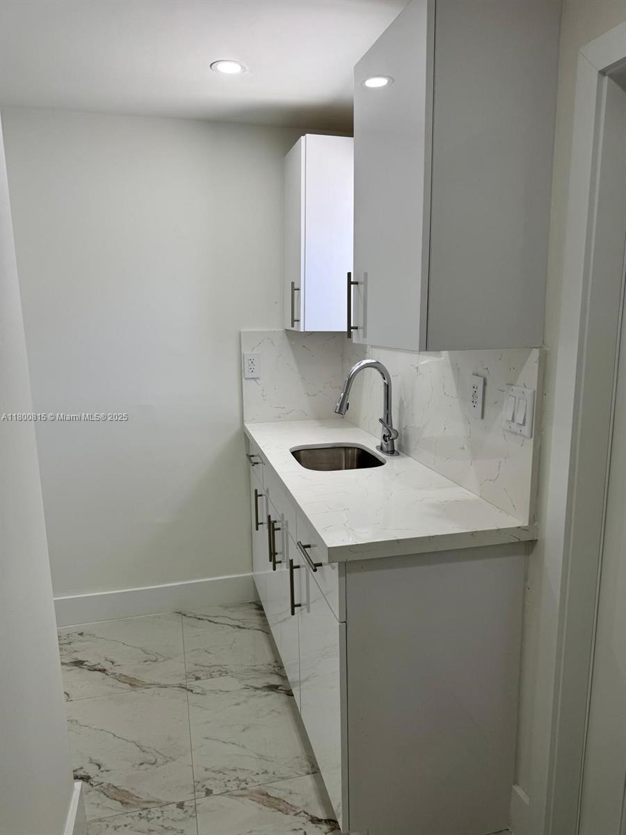 WESTWOOD LAKE 3RD ADDN - Residential Lease