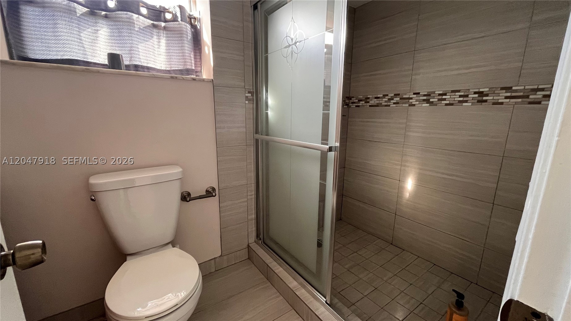 TOWNHOUSES OF VENETIAN PA - Residential Lease