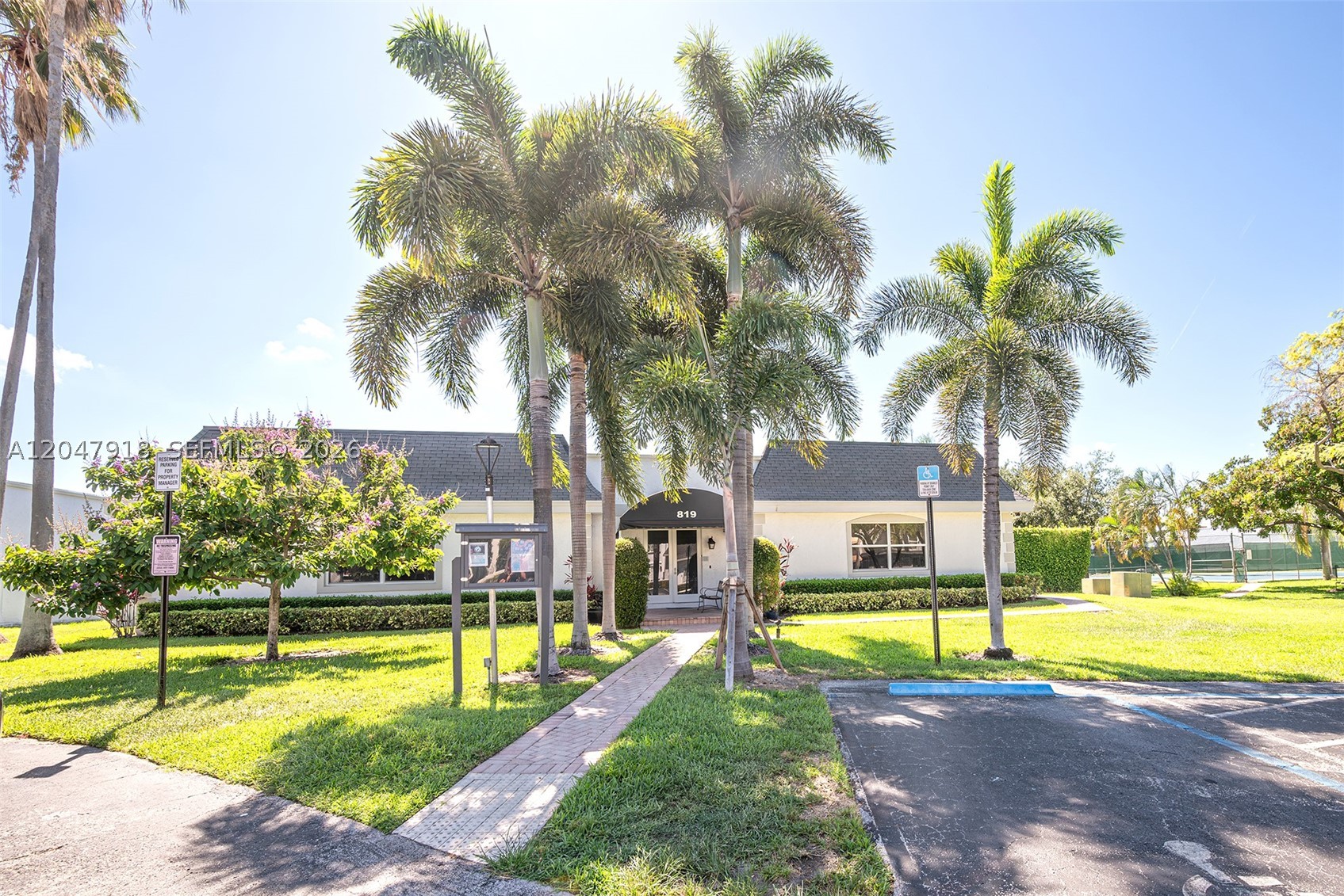 TOWNHOUSES OF VENETIAN PA - Residential Lease