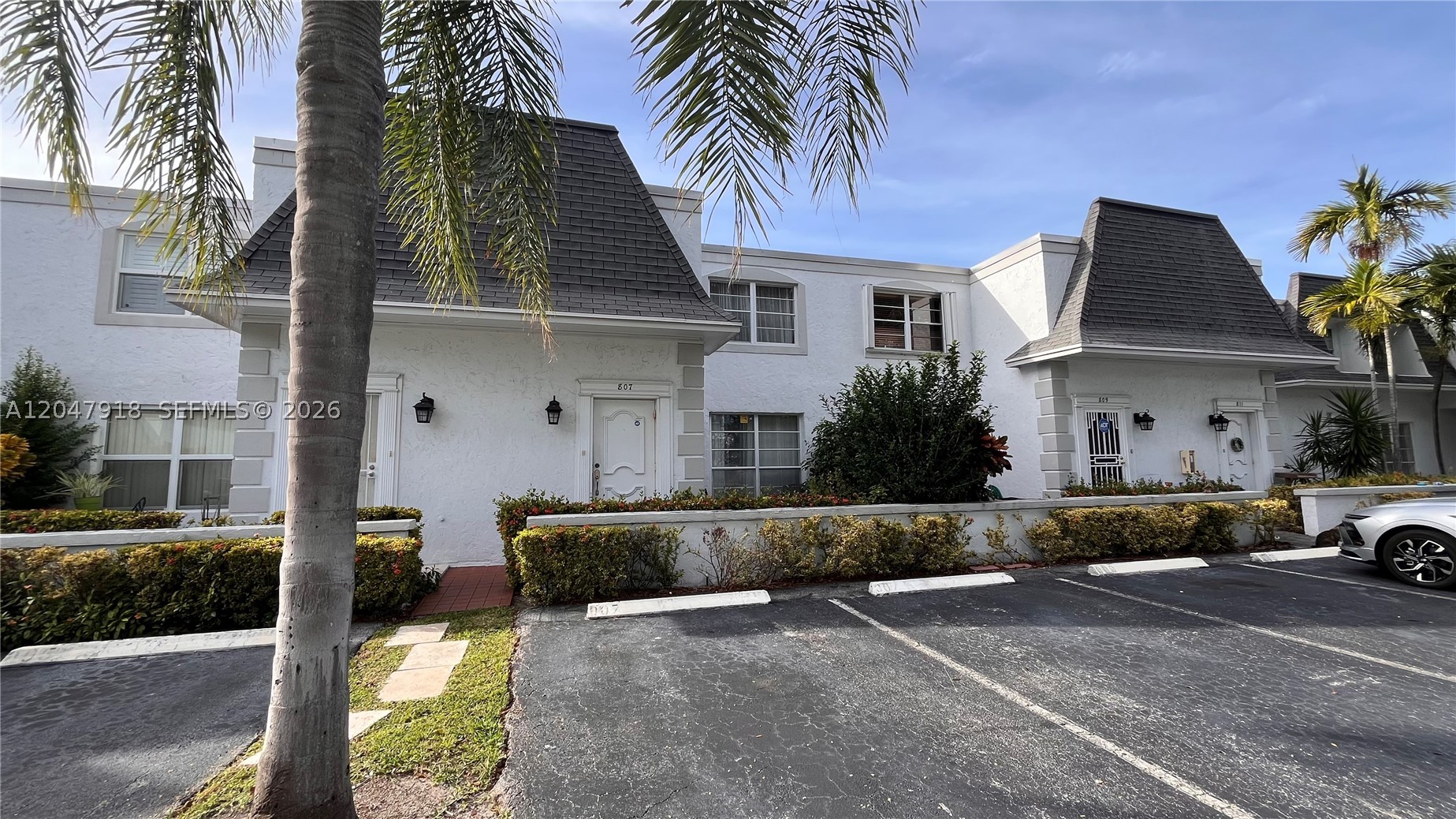 TOWNHOUSES OF VENETIAN PA - Residential Lease