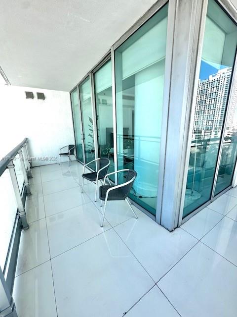 MINT CONDO - Residential