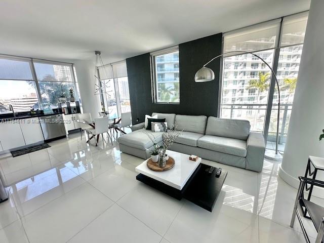 MINT CONDO - Residential