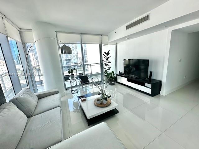 MINT CONDO - Residential
