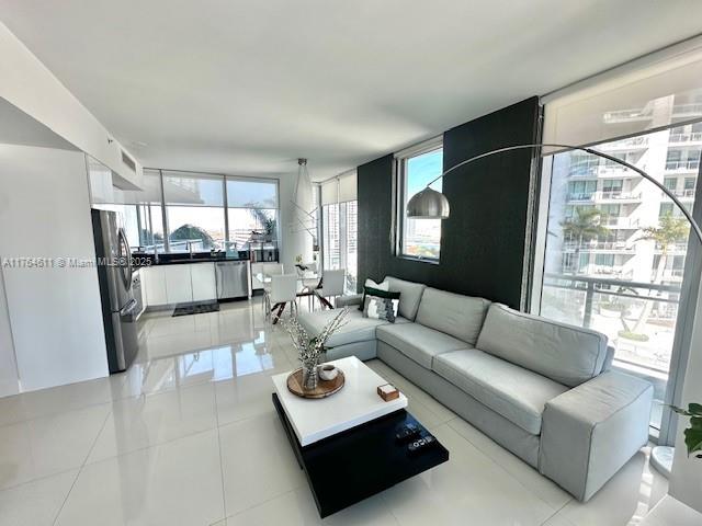 MINT CONDO - Residential