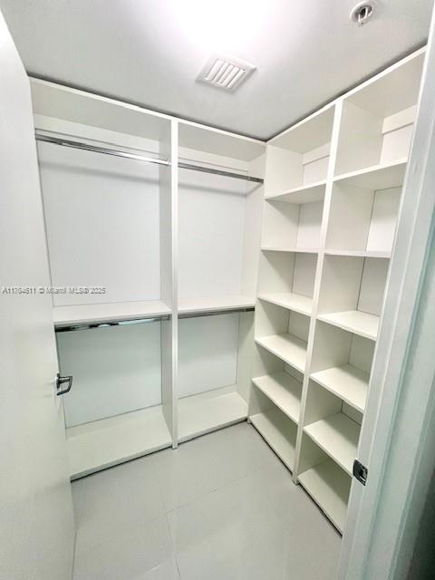 MINT CONDO - Residential