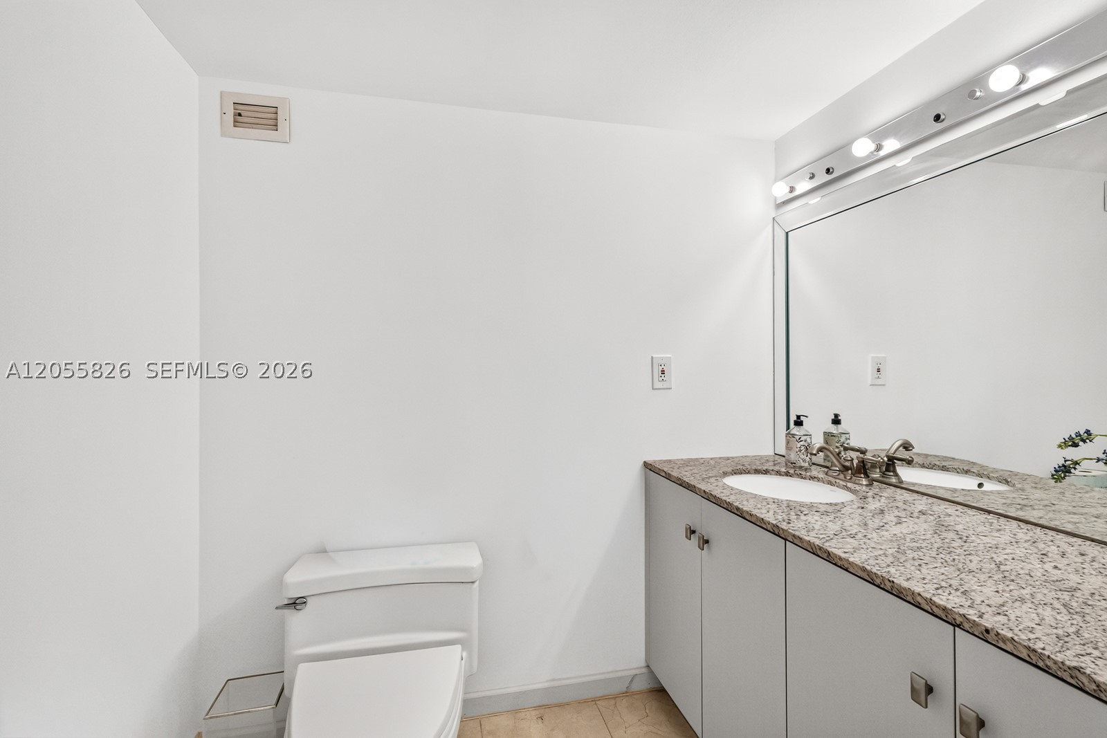 BRICKELL PLACE CONDO - Residential Lease