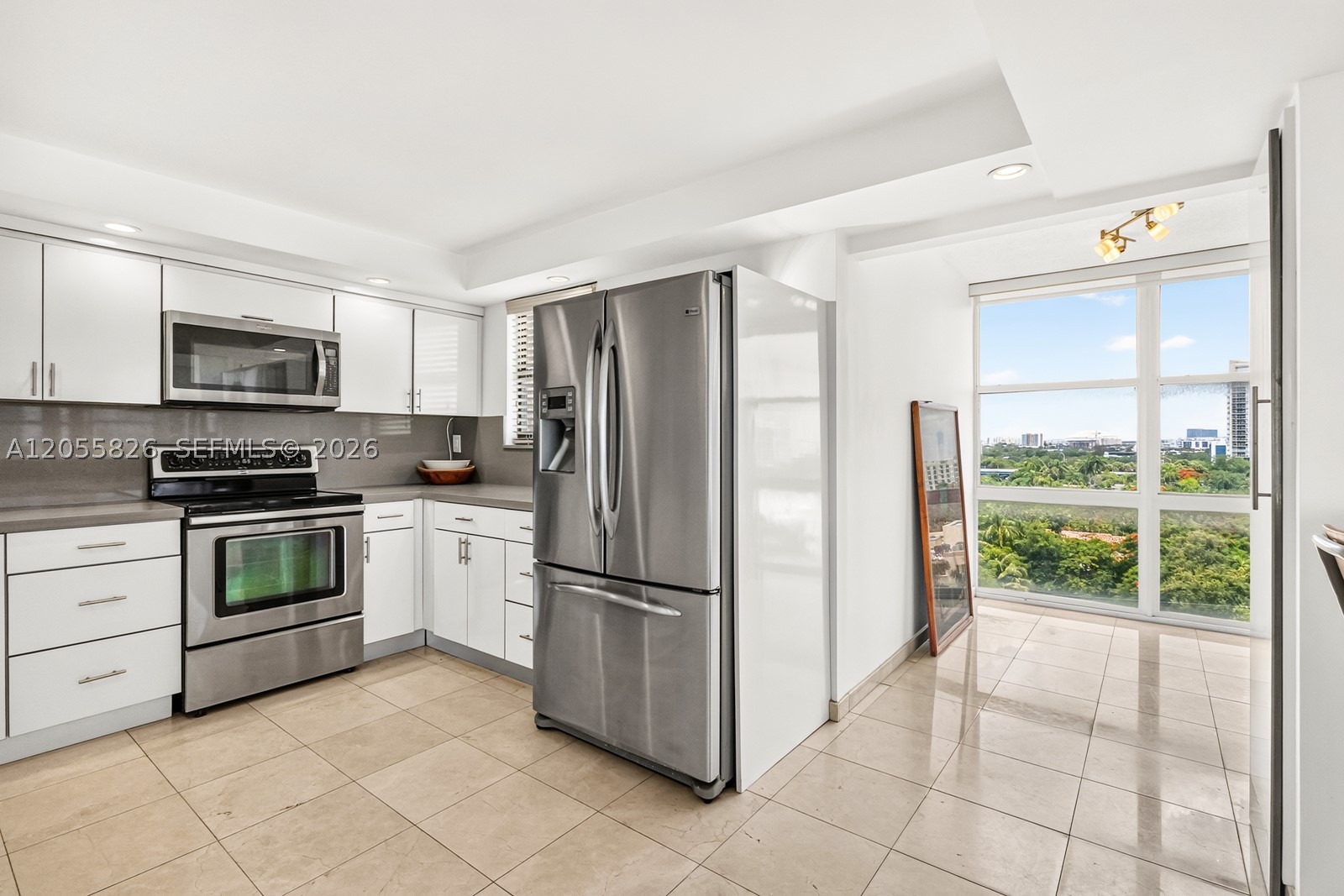 BRICKELL PLACE CONDO - Residential Lease