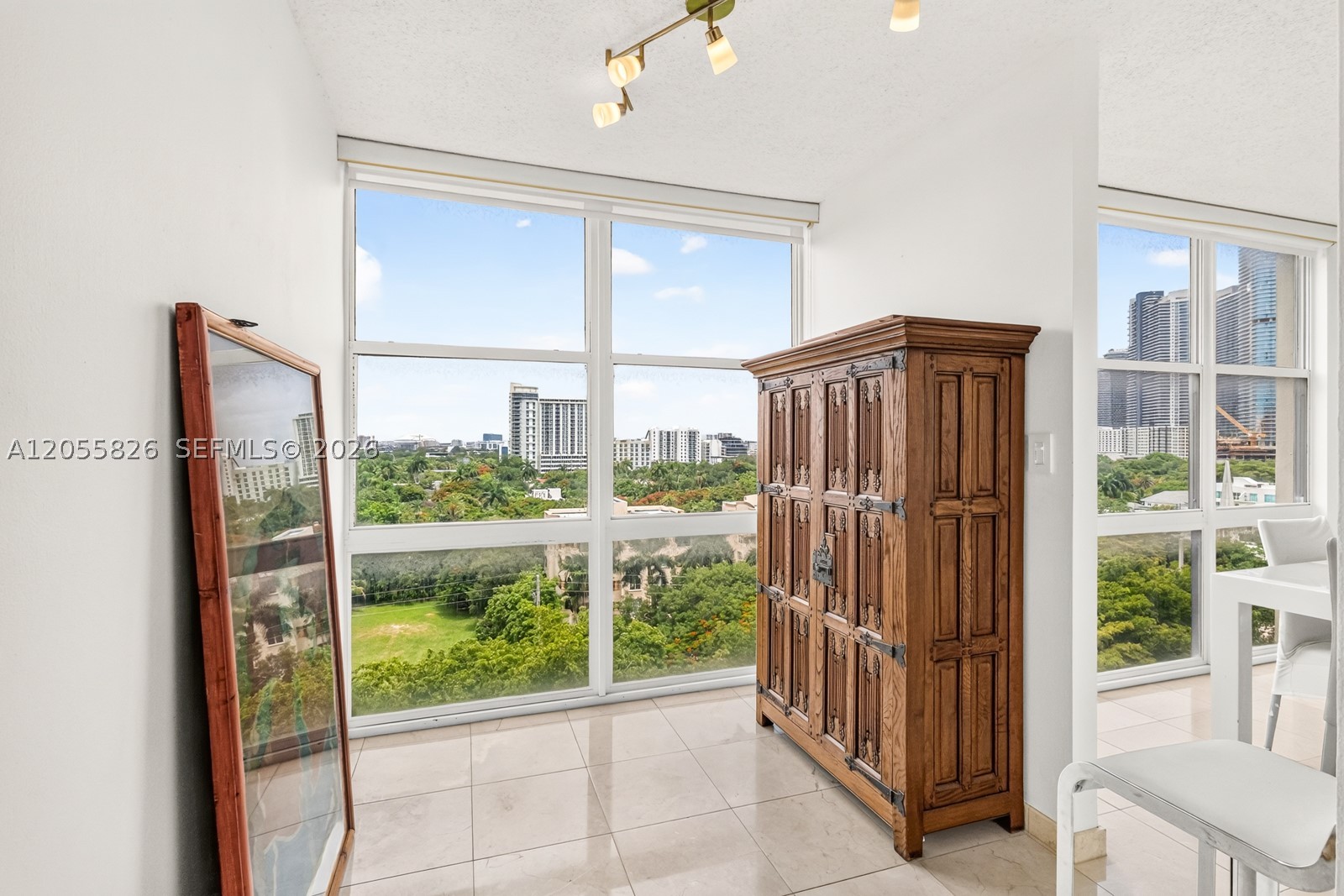 BRICKELL PLACE CONDO - Residential Lease