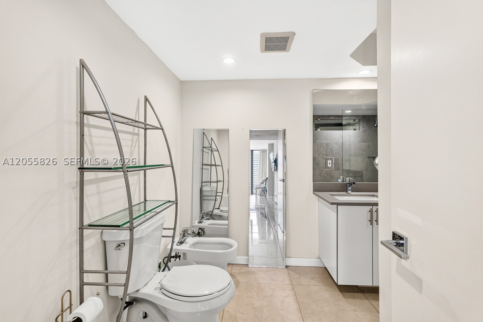 BRICKELL PLACE CONDO - Residential Lease