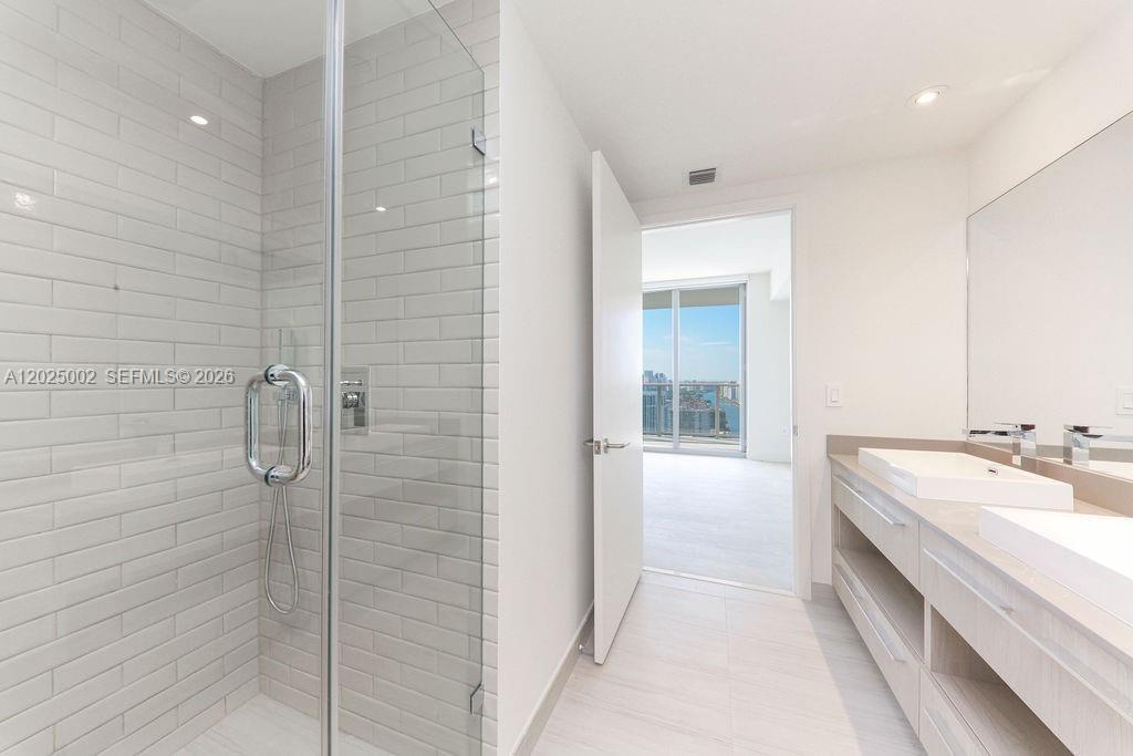 4010 SOUTH OCEAN CONDO - Residential Lease