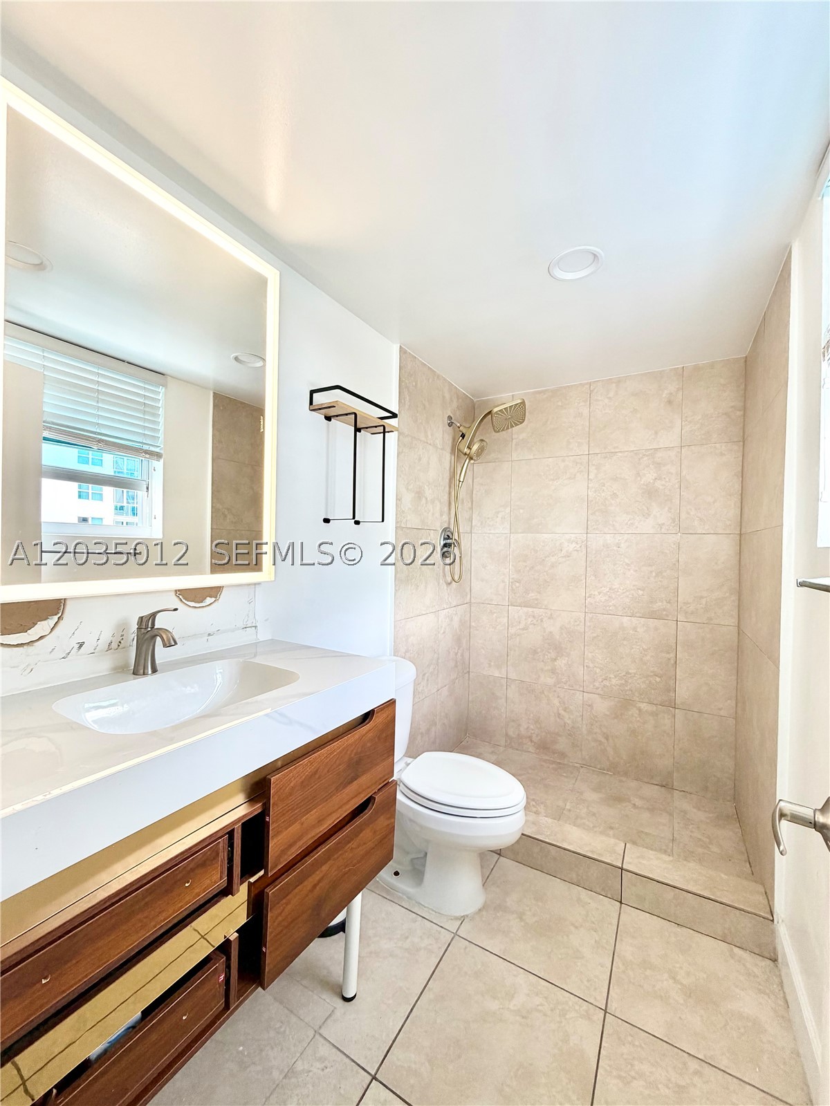 TREASURES ON THE BAY II C - Residential Lease
