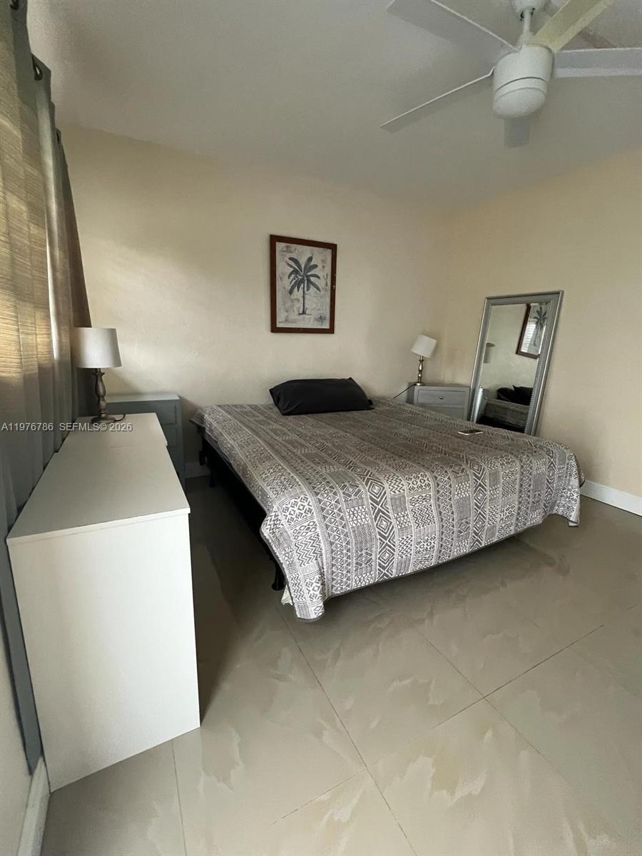 PASADENA GARDEN APARTMENT - Residential