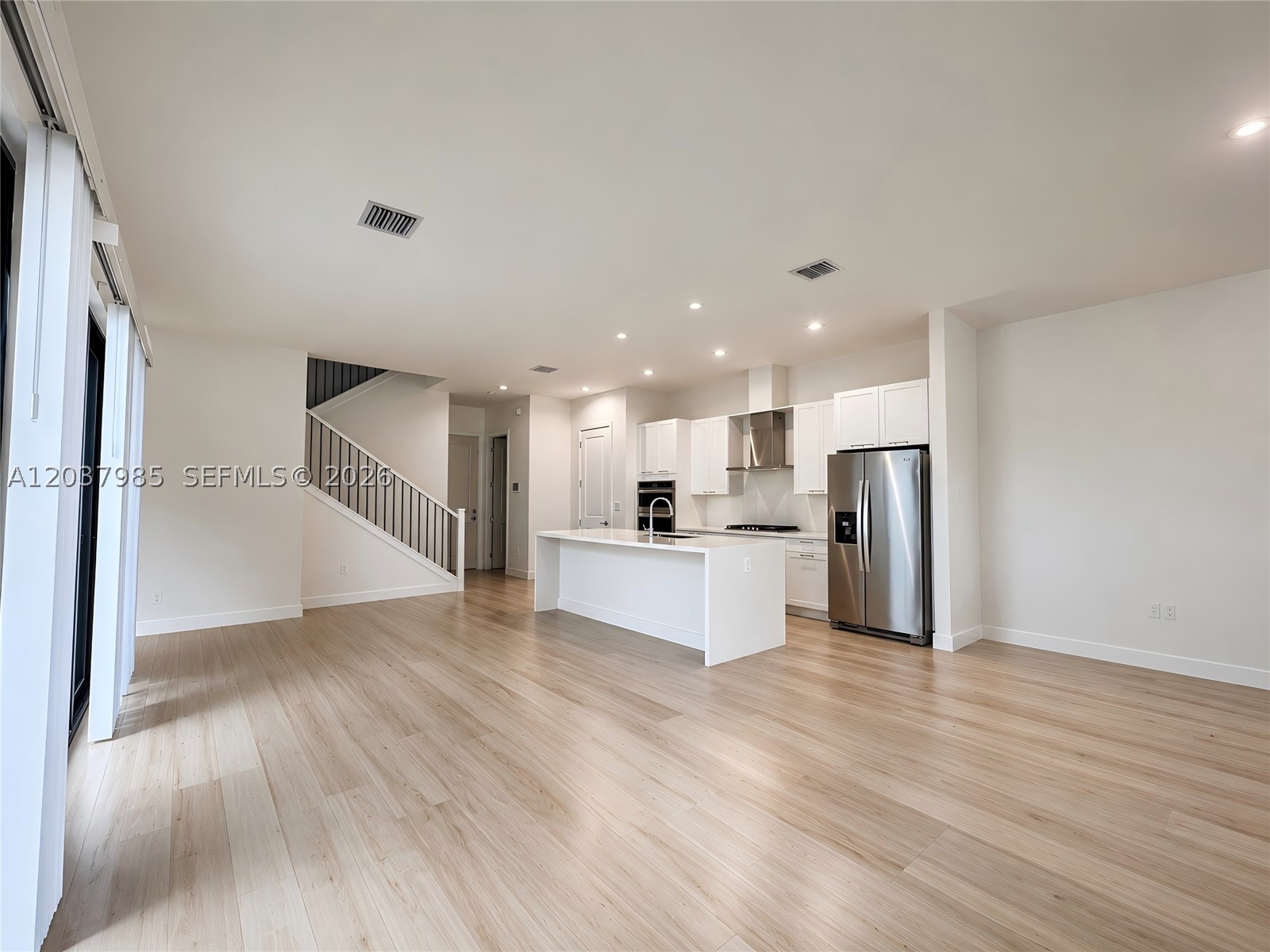 DOWNTOWN DORAL SOUTH PHAS - Residential Lease